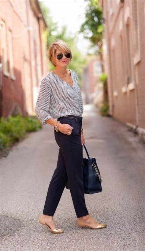40 Casual Work Outfits For Women Over 50