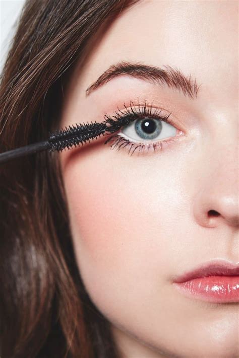 The 3 Buzziest Makeup Trends You Have To Try According To A Celebrity Makeup Artist Mascara