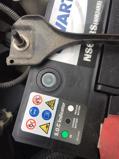 Service car battery replacement di rumah anda. nuyuljana