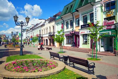 Eingebettet in einer romantischen bucht spiegelt sich die schönheit von brest am atlantik wider. Brest, Weißrussland jigsaw puzzle in Straßenansicht ...