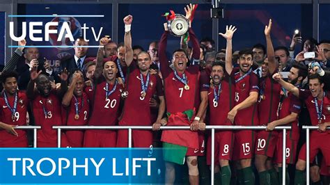 Ronaldo Lifts The Euro Trophy For Portugal Youtube