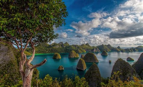 Mountain Clouds Forest Tropical Raja Ampat Indonesia