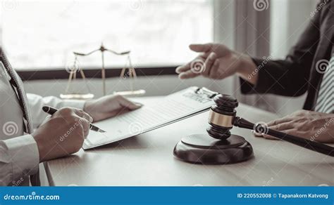 Lawyer Or Judge Has Recommend A Client Sign A Legal Agreement In The