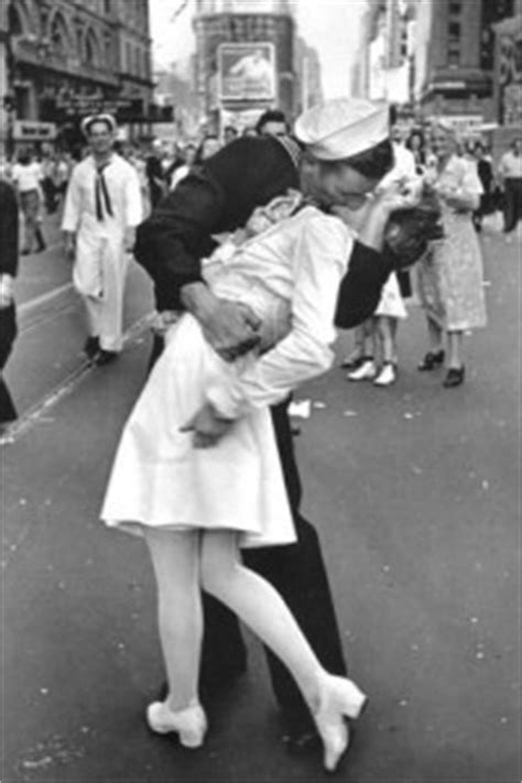 Televideo Addio Allinfermiera Del Bacio A Times Square