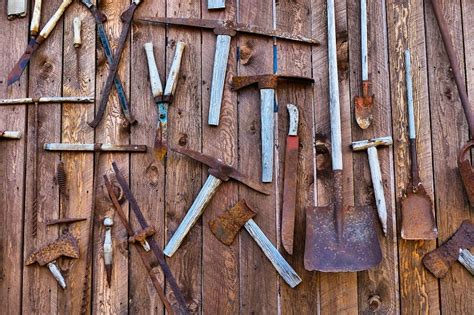 Indispensable Non Power Hand Tools For The Homestead Off The Grid News
