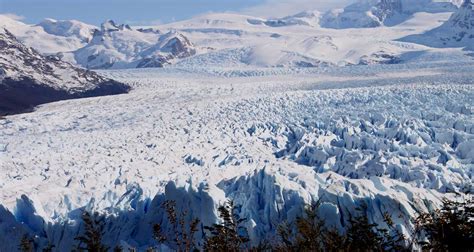 Patagonia is a designer of outdoor clothing and gear for the silent sports: É verão na Patagônia! - Viagem em Pauta