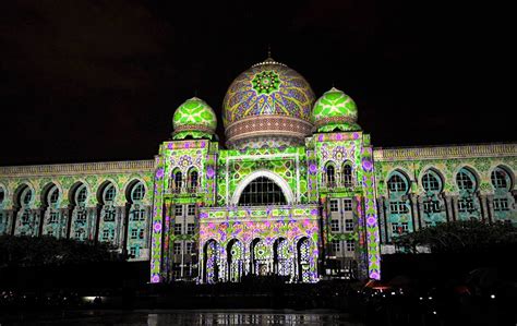 Putrajaya luar biasa #perbadanan putrajaya #putrajaya pesta lampu #pulse grande hotel #putrajaya international convention. Putrajaya Bermandi Cahaya Sempena Festival LAMPU 2017