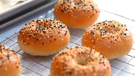 Quick And Easy Bagel Recipe Crispy Crust And Chewy Bagels Best
