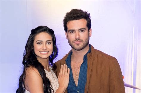He made his first appearance in the telenovela verano de amor in 2009. Mi Adorable Maldición es protagonizada por Renata Notni y Pablo Lyle | e-consulta.com 2021