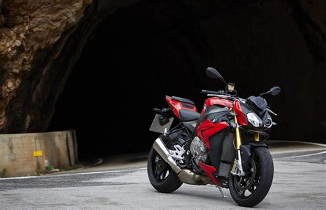 Putting a manufacturer that no longer exists in the top spot might not sit well with a lot of people, but there's no denying that husaberg really knew what they were doing when it came to building motocross and supermoto bikes. Top 10 Best Performing Sports Bikes | Fastest Sports Bikes ...