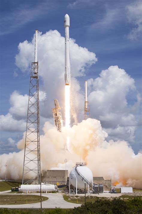 Spacex designs, manufactures and launches the world's most advanced rockets and. SpaceX Completes Successful Rocket Launch | Aviation Blog