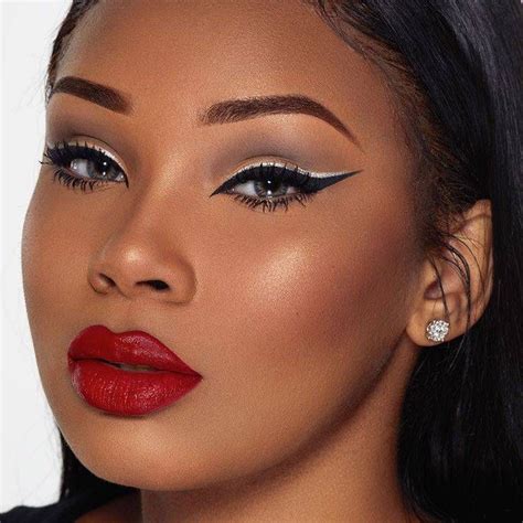 Aaliyah Jays Chrome Cat Eye Look For Valentines Day Maybelline