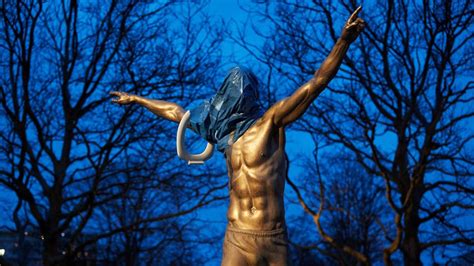 Kiese thelins målform håller i sig. Atacan la estatua de Ibrahimovic en Malmö tras comprar el Hammarby