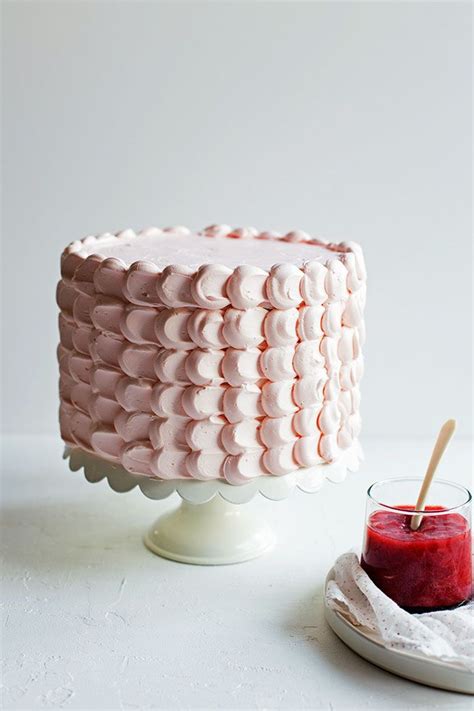 Turn your cake into a work of art and you're guaranteed to impress all your party guests and make a delicious dessert. 15 Beautiful Cake Decorating Ideas - How to Decorate a ...