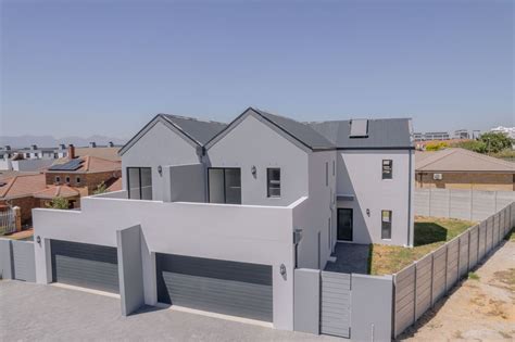 3 Bedroom Sectional Title For Sale in Langeberg Heights - Unit 2 Don