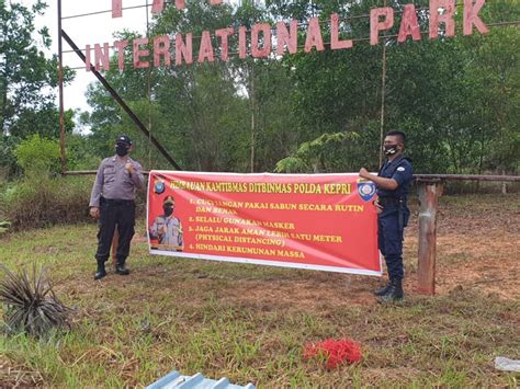 Karena itu memang cara terbaik di dua sisi, satu menangani covid sendiri dan kedua masih tetap bisa bekerja produktif, kata agung pambudi. Pemasangan Spanduk Himbauan Kamtibmas Tentang Pencegahan ...