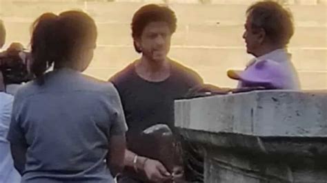 Shah Rukh Khan Heads To Kashmir For Dunki Shoot Receives Grand Welcome Watch Video