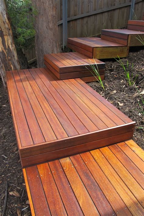 Wooden Platform With Steps Decoomo