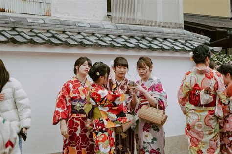 Kimono adalah pakaian tradisional jepang. Yukata: Pakaian Jepang Seperti Kimono yang Lebih Sejuk ...