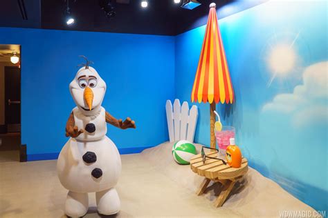 Photos Meet Olaf In The New Celebrity Spotlight At Disneys Hollywood