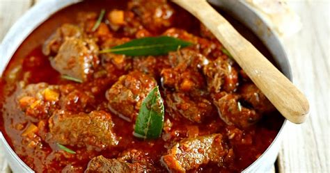 Per ogni ricetta, lista ingredienti, foto e preparazione. Spezzatino di vitello | Cucina Scacciapensieri