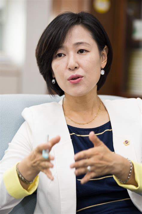 세계관 최고의 악녀로 다시 태어난 나, 무심하고 차가운 그에게 행복한 결혼 생활을 해야 한다?! 피플&피플 황보승희 부산시의회 경제문화위원장 : 부산의 대표 ...