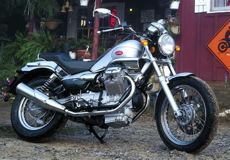 It's one of guzzi's older generation of bikes and has had very few updates since 1989 but it doesn't matter. 2007 Moto Guzzi Nevada Classic 750 - Moto.ZombDrive.COM