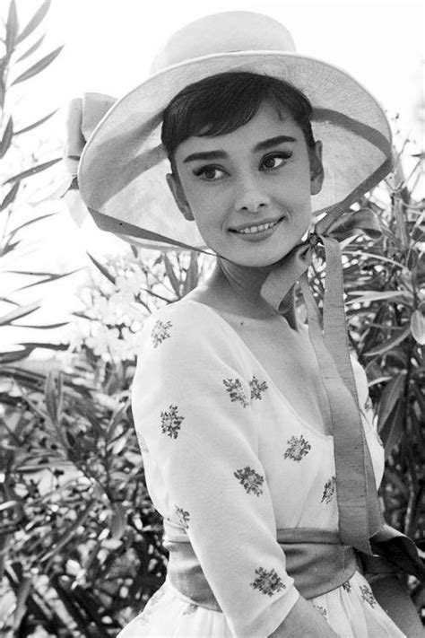 Pin By Glamourpussone On Stars Of The Silver Screen Audrey Hepburn