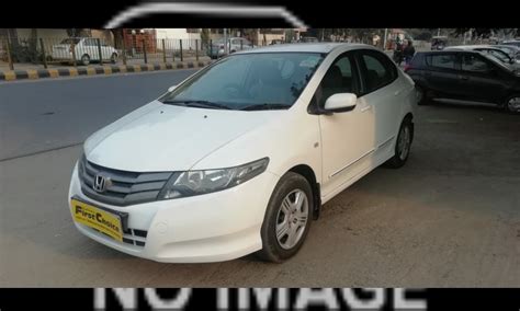 Honda's executive sedan, the city, is priced between rs 9.44 lakh and rs 16.08 lakh on road in delhi after being subjected to 9 percent applicable taxes for the petrol engine options and 11 percent for the diesel engine options for variants below rs 10 lakh. Honda City Price in New Delhi - Check On Road Price of City