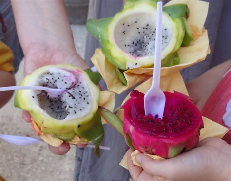 How To Eat Dragonfruit How To Eat Dragon Fruit In 2020 Dragon Fruit