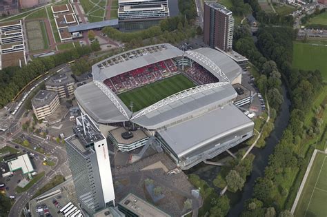 Pada hari kamis 14 desember 2017 pukul 01:45 wib di stadion seacon stadion de koel. Gemeente Utrecht verliest 20 miljoen op voetbalstadion ...