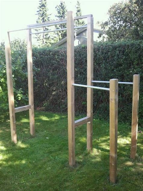 The pull up bars / horizontal bars are a military fitness training favorite! Training, Dips and Homemade on Pinterest