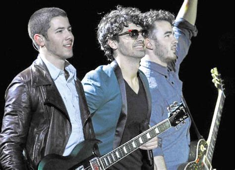 jonas brothers comeback single hits no 1 on billboard s hot 100 inquirer entertainment