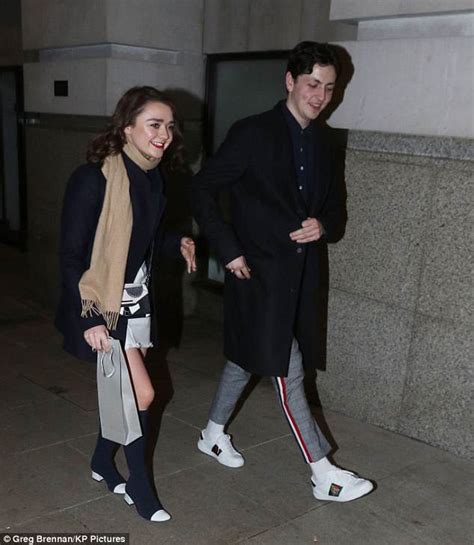 Game Of Thrones Maisie Williams Enjoys A Date With Ollie Jackson