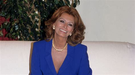 Happy 86th birthday, sophia loren! Sophia Loren riceve il premio L.A. Italia Legend Award ...