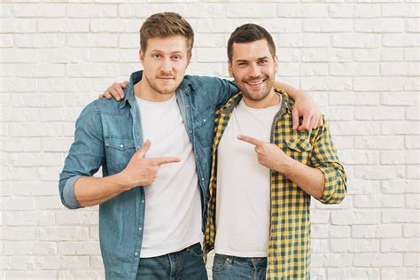 8 Signs That Make You A Creepy Friend