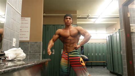 19 Yo Teen Massive Bodybuilder Flexing Huge Muscle Youtube