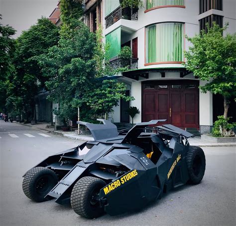 First Photo Of Ben Affleck As Batman New Batmobile For 2016s Batman