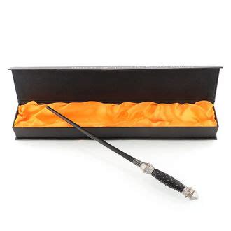 Волшебную палочку нарцисса малфой получила в 11 лет, как и все другие волшебники. Волшебная палочка Нарциссы Малфой