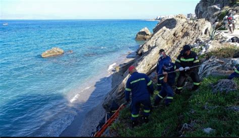 Greece Migrant Boat Sinks 1 Dead Dozens Feared Missing