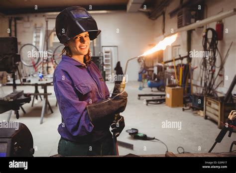 Woman Welding Hi Res Stock Photography And Images Alamy