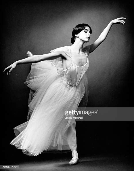 Ballerina Alessandra Ferri Performing Giselle In 1987 Foto Di Attualità Getty Images