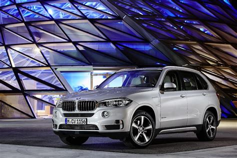 Precious glass features set exclusive accents and the ambient. BMW X5 Lounge Plus 28i electrique - Auto Journal