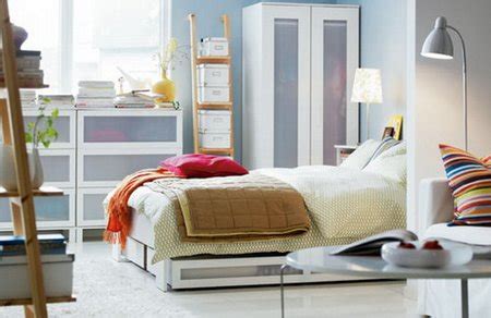 Organizing a small space easily. Small Bedroom Organizing Tips
