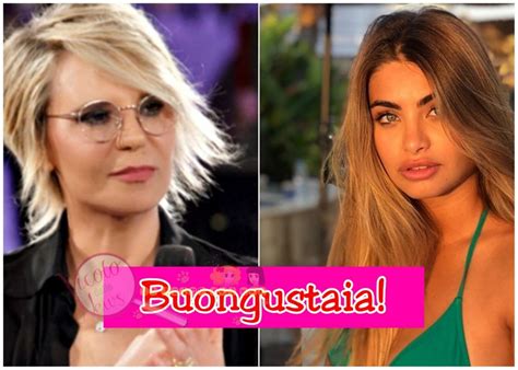 Sangria ha raggiunto quota 30.000 copie vendute.ne mancano solo 5.000. 'Amici' Emma Muscat 'pizzicata' dalle talpine in compagnia ...