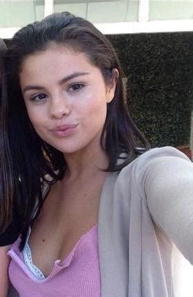This includes the way she uses cosmetics to lit up her face. e on Twitter: "Retweet for Selena Gomez without make up ...