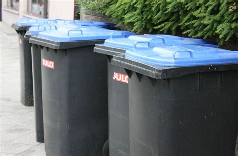 Zum sperrmüll zählen fast alle sperrigen und haushaltsüblichen gegenstände, die sich nicht so sollte eine eindeutige zuordnung nicht möglich sein und der standort des sperrmülls von ihrer. Kreis Böblingen: Abfallkalender wird verteilt - Landkreis ...