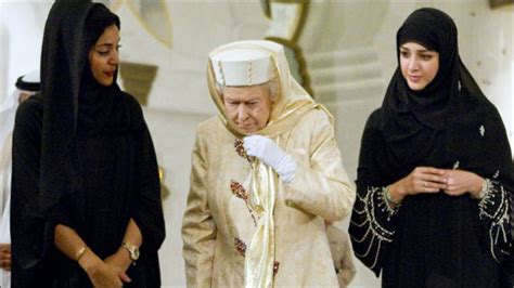 Ratu Inggris Elizabeth Ii Berkunjung Ke Masjid Di Abu Dhabi Bbc News