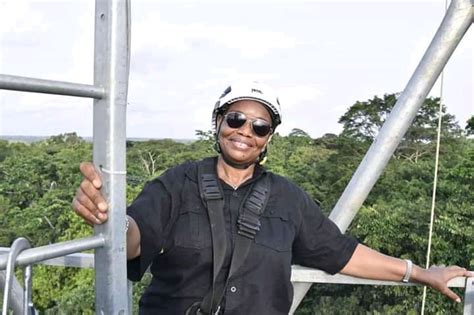 Tshopo Eve Bazaiba A Visité La Tour à Flux De Carbone De Yangambi