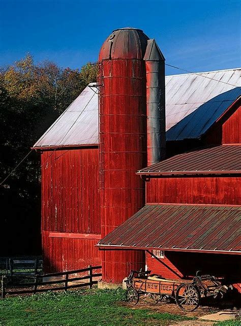 Pin By Michele Howe On Farming Life Red Barns Barn Pictures Farm Barn